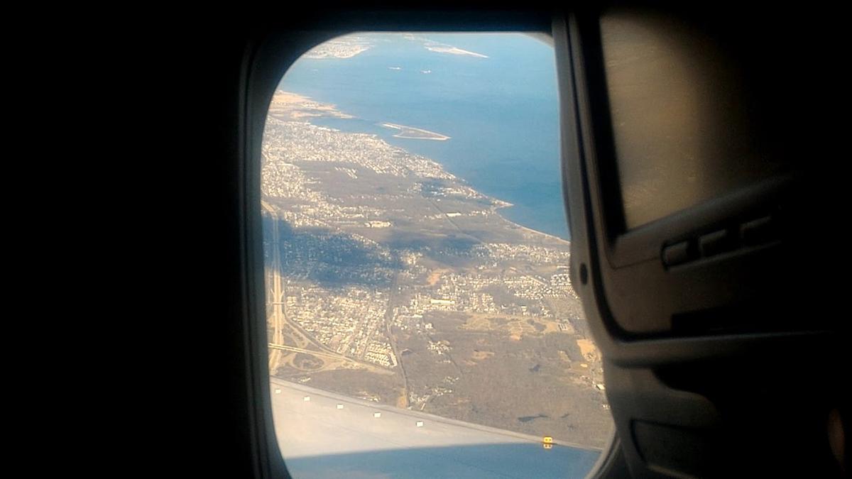 'Video thumbnail for Take off in New York Newark international airport'