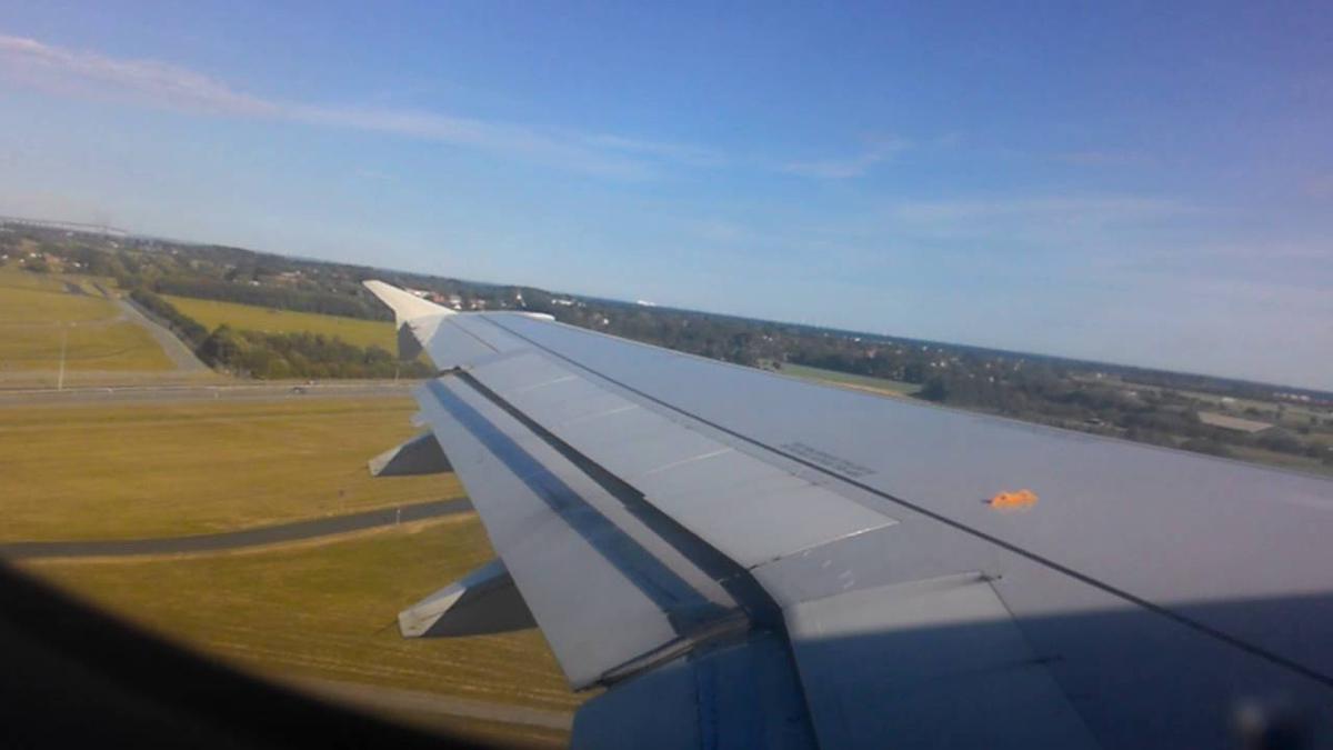 'Video thumbnail for Take off in Copenhagen airport'