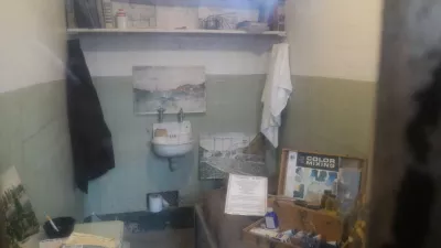 Is it worth to visit AlCatraz? AlCatraz tour review : Cell with painting products