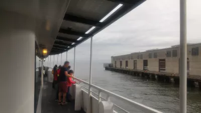 Is it worth to visit AlCatraz? AlCatraz tour review : Leaving Pier33 by ferry