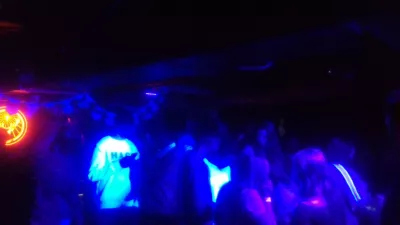 Zábavné zaujímavosti v Aucklande v noci: Frenzi Barcrawl v Aucklande : Kompletný tanečný parket v Habane Joe's