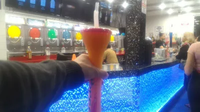 Chôdza po najlepších častiach pásu Las Vegas až po neónové múzeum : Tuk utorok mango a mučenky pouličné nápoje