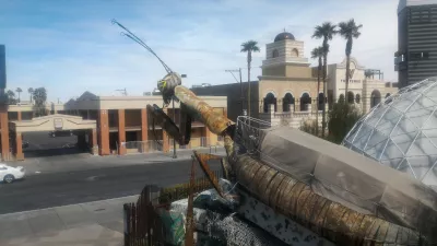 Brunch på containerparken Las Vegas och dess berömda mantis : Böda mantis sett från baksidan i containerparken