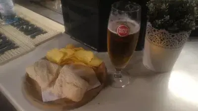 Layover in Lisbon, Portugal with city tour : Kiosk dinner in the city