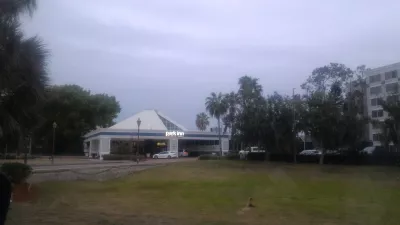 From Kissimmee hotel near Orlando to Las Vegas : Hotel entrance