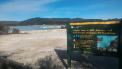 A walk on the Rotorua lake walkway : Sulphur point wildlife sanctuary