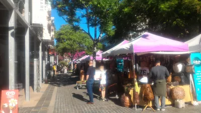 Southbank Brisbane free public beach, swimming pool and other entertainement : SouthBank Collective Markets