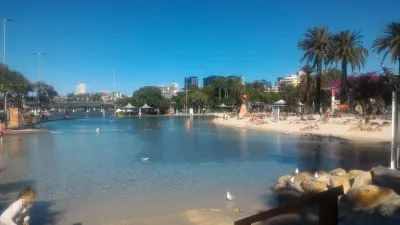 Southbank Brisbane free public beach, swimming pool and other entertainement : SouthBank Brisbane beach and swimming pool