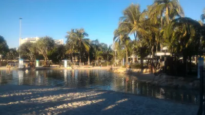 Southbank Brisbane free public beach, swimming pool and other entertainement : Beach and swimming pool