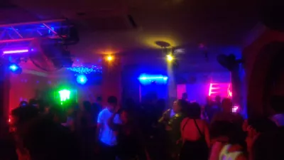 Tahiti nightlife, what to do in Tahiti at night? : Le Ute Ute nightclub Tahiti busy dancefloor