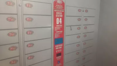 How is a day at Universal Studios Orlando? : Free locker in Men in Black ride