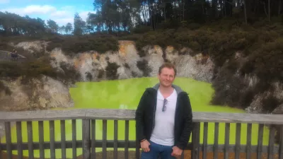 A visit of Wai-O-Tapu thermal wonderland and Lady Knox geyser : Green pool