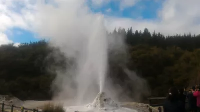 A visit of Wai-O-Tapu thermal wonderland and Lady Knox geyser : Lady Knox geyser eruption at its highest level