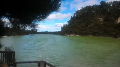 A visit of Wai-O-Tapu thermal wonderland and Lady Knox geyser : Sulfur lake