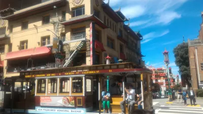 The best walking San Francisco city tour! : Cable car passing in Chinatown