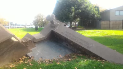 Prechádzka v západnom parku Auckland v Ponsonby : Vtáky tu sedeli a sledovali ľudí ďaleko pod nimi