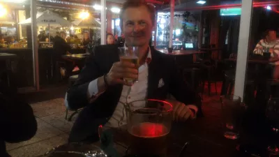 Where to go in Auckland at night? An Auckland Viaduct tour : Having a beer on O'Hagan's terrace