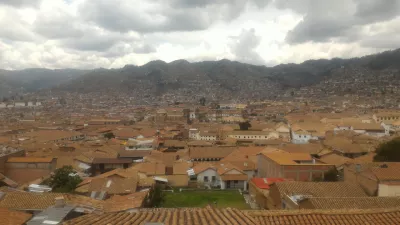 Meglátogatja Cusco-t? A CUSCO inspirációja. : Széles kilátás a Cusco városra a közeli hegy tetejéről