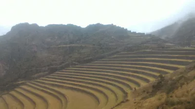 ¿Deberías visitar Cusco? Inspiración de Cusco. : Las ruinas de Pisac Inca en la cima de su colina.