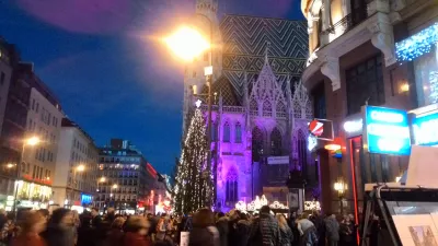 Najlepsze rynki świąteczne w Europie Christkindlmarket : Wiedeński jarmark świąteczny near the cathedral