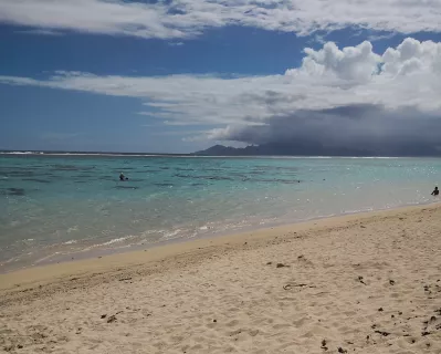 Résidence Carlton Plage Punaauia : Vue sur Moorea depuis la plage. Distance Tahiti Moorea 15km