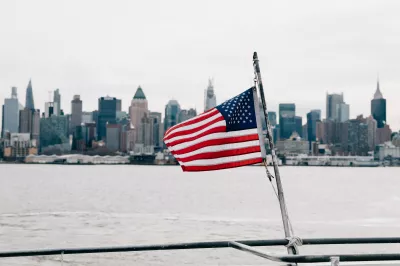 Bagaimana Cara Mendapatkan Visa ESTA Ke As Dan Tinggal Lebih Dari Sebulan? : Pemandangan Kota New York dari atas kapal
