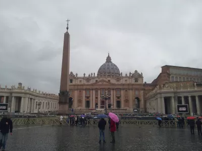What is the best Hotel in Roma, Italy? : Visiting the Vatican City by foot from the Radisson hotel in Rome