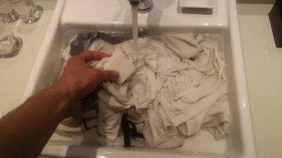 Lave La Ropa En Su Fregadero Como Un Profesional : Lavar a mano la ropa en el fregadero