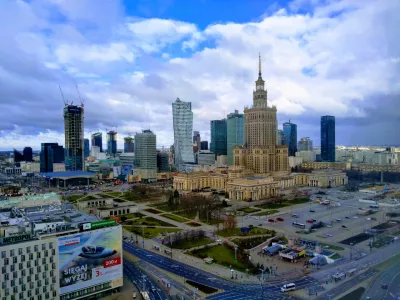7 Cara Untuk Pindah Sebagai Orang Asing Ke Polandia : Lihat di Skyline Warsawa dari pusat kota