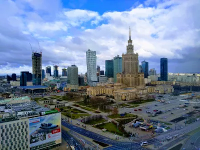 7 Manieren Om Als Buitenlander Naar Polen Te Verhuizen : Uitzicht op Warschau-skyline van stadscentrum