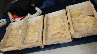 Sokongan Ukraine: Bagaimana untuk mendermakan ke Ukraine dan inisiatif sokongan? : 200 pancake Perancis yang disediakan di rumah untuk pelarian Ukraine dalam kereta api