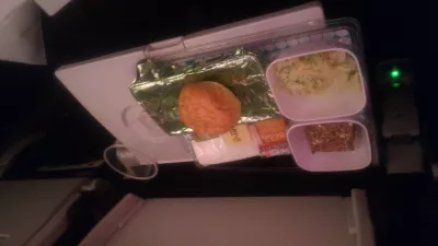 Air New Zealand avions à l'intérieur de la revue de vol : Repas du soir servi