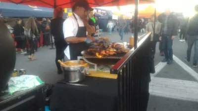 Cheap and free things to do in Rotorua : Night market food stand