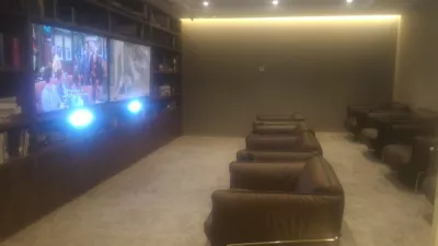 Copa Club lounge Bogota El Dorado : Lounge cinema and library