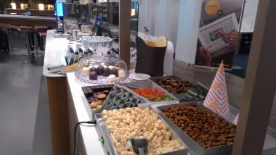 Salón del aeropuerto Staralliance: Luftansa Senator Lounge en Frankfurt : Dulces especiales navideños y vino espumoso