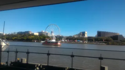 What are the tourist and free public transport in Brisbane? : CityHopper ferry arriving at the dock