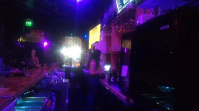 Funcheapsf - čo sú lacné lacné SF veci? : Vražda mistery pub & grub prechádzať prvý bar