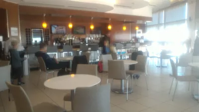 Hur får man tillgång till United Lounge LAS, och hur är det? : Lounge bar och bar sittgrupp