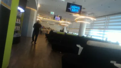 Bandara StarAlliance Lisbon, TAP, lounge premium maskapai Portugal : Lihat di area lounge utama