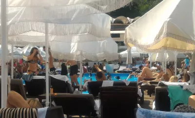 Odessa, Ukraine nightlife – what is the best pool party Odessa? : Full beach club during the afternoon pool party in Bono