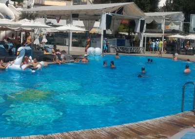 Odessa, Ukraine nightlife - ano ang pinakamahusay na pool party na Odessa? : Main pool sa Ibiza beach club