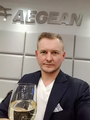 StarAlliance Aegean Athens non-Schengen lounge : Having a glass of wine in the lounge