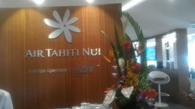 How is the Tahiti airport lounge, AirTahitiNui Papeete Faa lounge? : High seats along the lounge