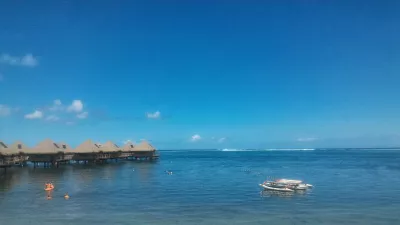 Apa bungalow overwater mewah terbaik di resor Polinesia Prancis? : Bungalow overwater Tahiti di laguna Tahiti