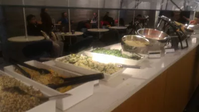 ¿Debería visitar el salón Air Canada Maple Leaf lounge del aeropuerto de Toronto? : Selección de comida vegetariana