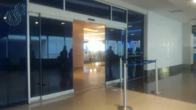 Wie ist die United Club Lounge in Houston? : Betreten der Lounge