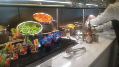 How is the United club lounge in Houston? : Vegetables cuts