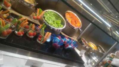 How is the United club lounge in Houston? : Healthy freshly cut vegetables ready for consumption