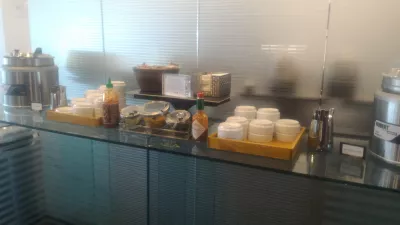 How is the United club lounge in Orlando? : Sauces and condiments