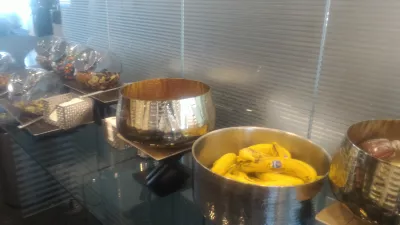 How is the United club lounge in Orlando? : Fresh fruits